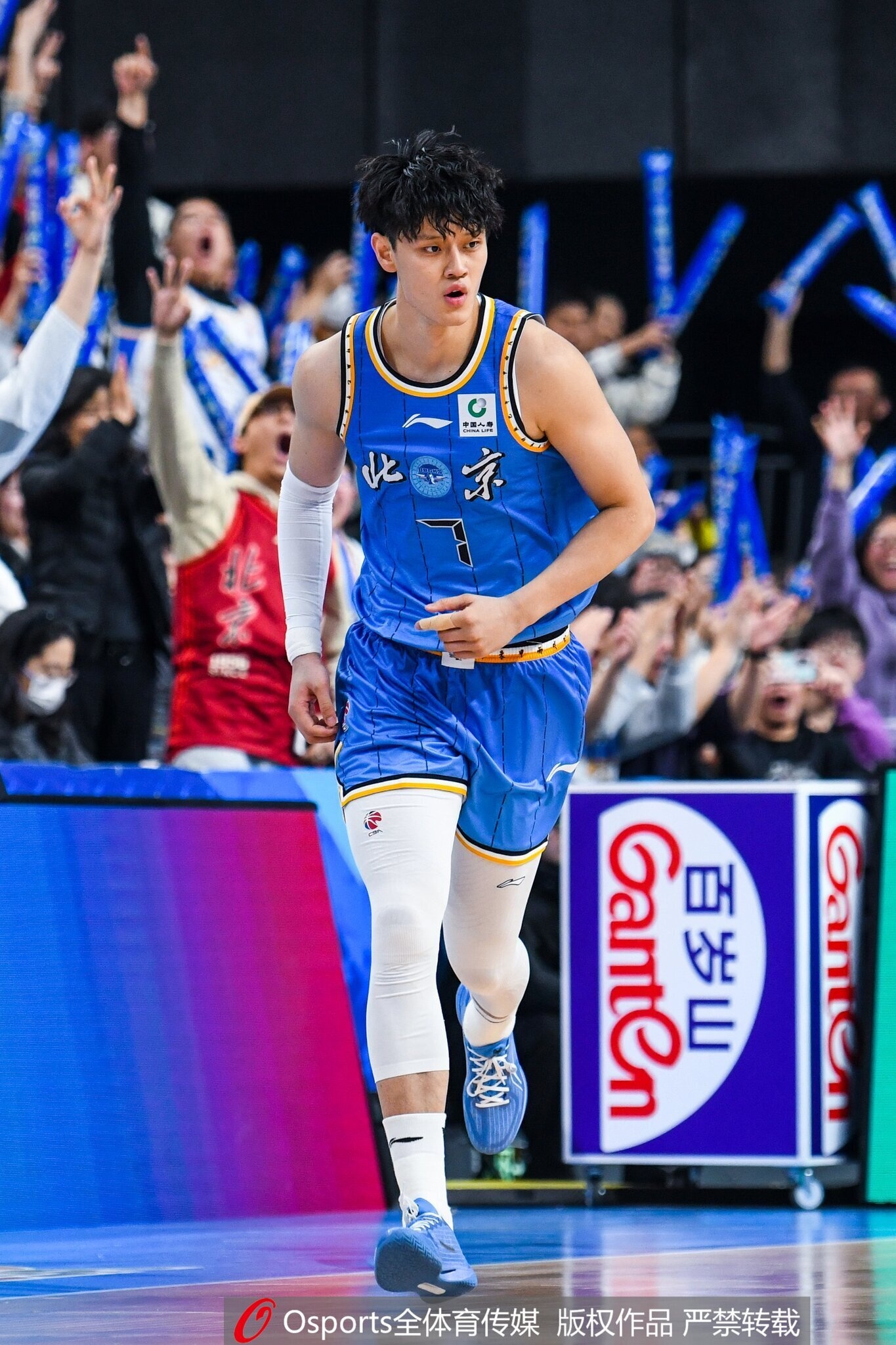 开云官方网站-京媒：曾凡博骨头没事 腰部疼痛感较强 若球队需要会准备带伤出战